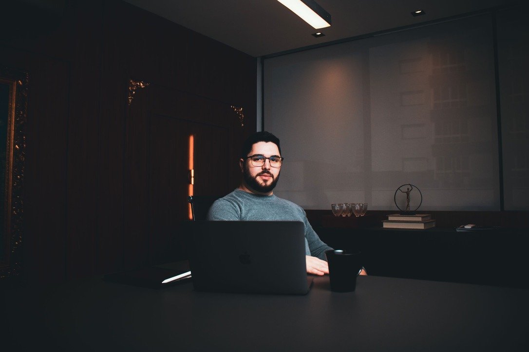 Dan Freitas, Fundador da Nexus Growth, reforça que scale-ups devem operar o orçamento de mídia paga com base em teto de investimento por margem aceitável.