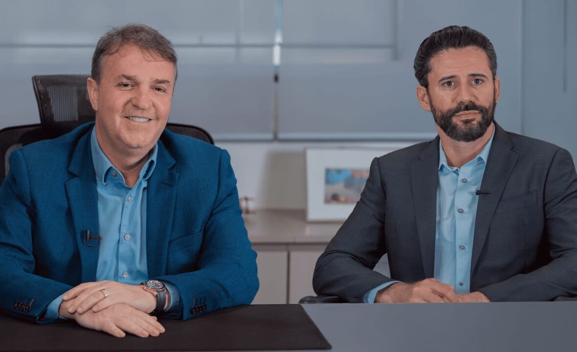 Paulo Santana e Leonardo Oliveira, sócios fundadores do IPOG, à frente de uma trajetória que começou em Goiânia e ganhou alcance nacional ao longo de 25 anos.