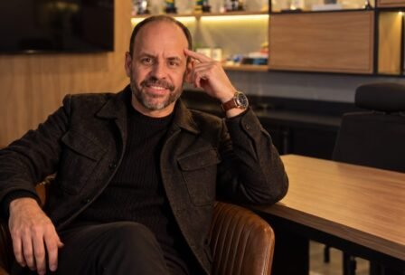 Hugo Belo, CEO e sócio co-fundador da 4Selet, fintech de plataforma de pagamento para produtor digital, na sala executiva do escritório da empresa em Goiânia.