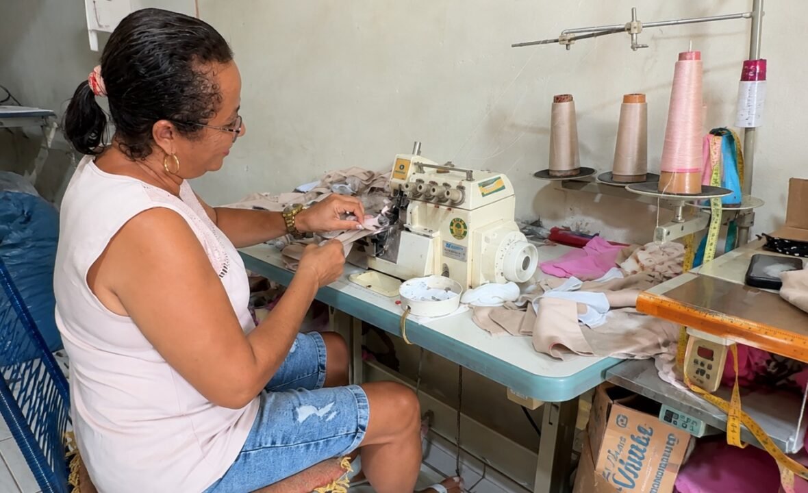 Luciana de Oliveira Vieira, de São Gonçalo (RJ), contemplada com R$ 100 mil na edição de julho do Pix do Milhão: o prêmio virou plano de imóvel e renda para a família.