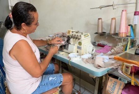 Luciana de Oliveira Vieira, de São Gonçalo (RJ), contemplada com R$ 100 mil na edição de julho do Pix do Milhão: o prêmio virou plano de imóvel e renda para a família.